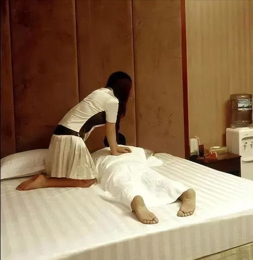 足浴店老板強(qiáng)迫員工提供特殊服務(wù)，客人不知情，是否構(gòu)成強(qiáng)奸罪？